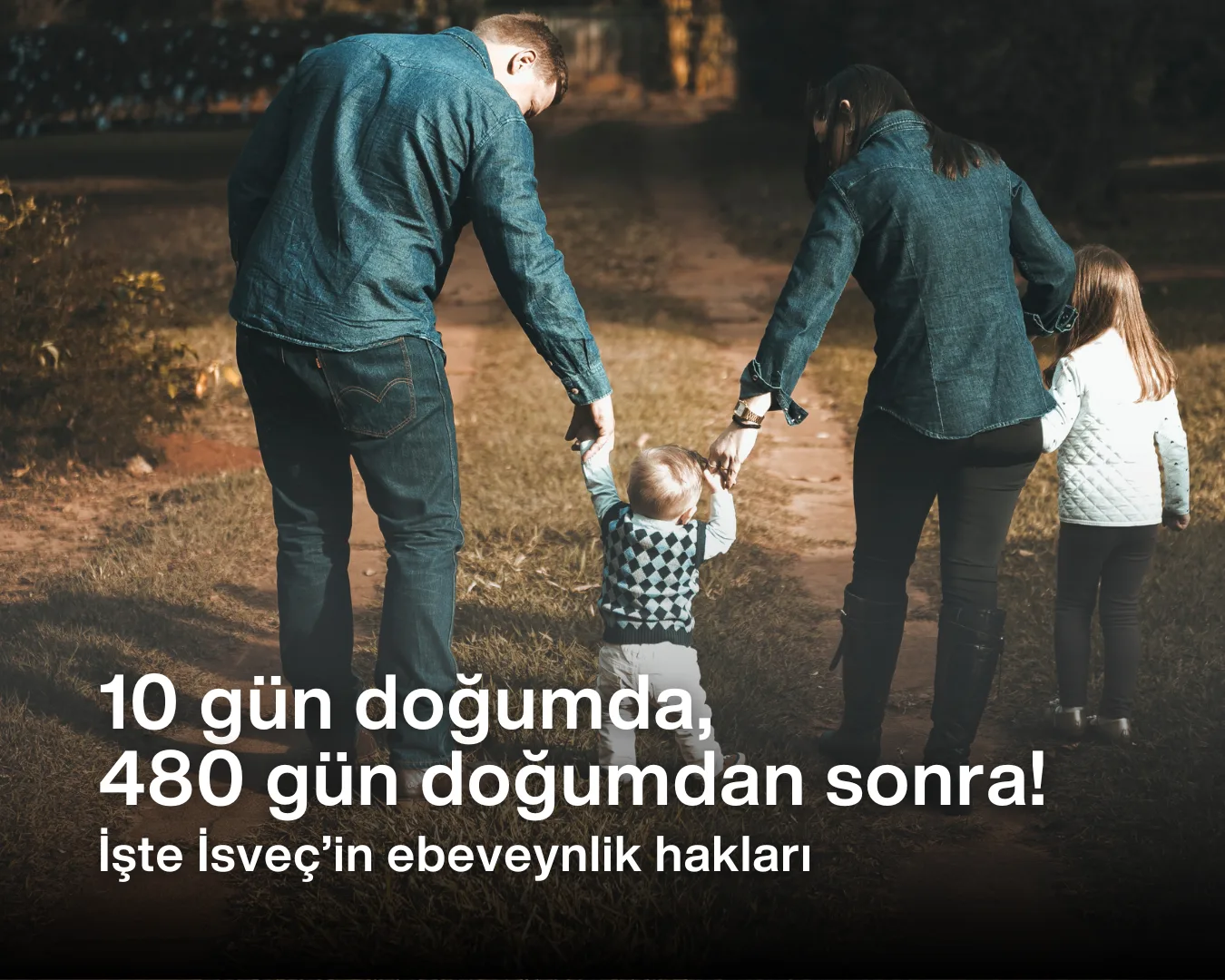 İsveç'te ebeveynler, çocuklarıyla birlikte el ele yürürken, 10 günlük doğum izni ve 480 günlük ebeveynlik ödeneği gibi sosyal haklardan faydalanıyorlar. Bu görsel, İsveç'in aile dostu politikalarını ve ebeveynlere sağladığı geniş kapsamlı destekleri simgeliyor.