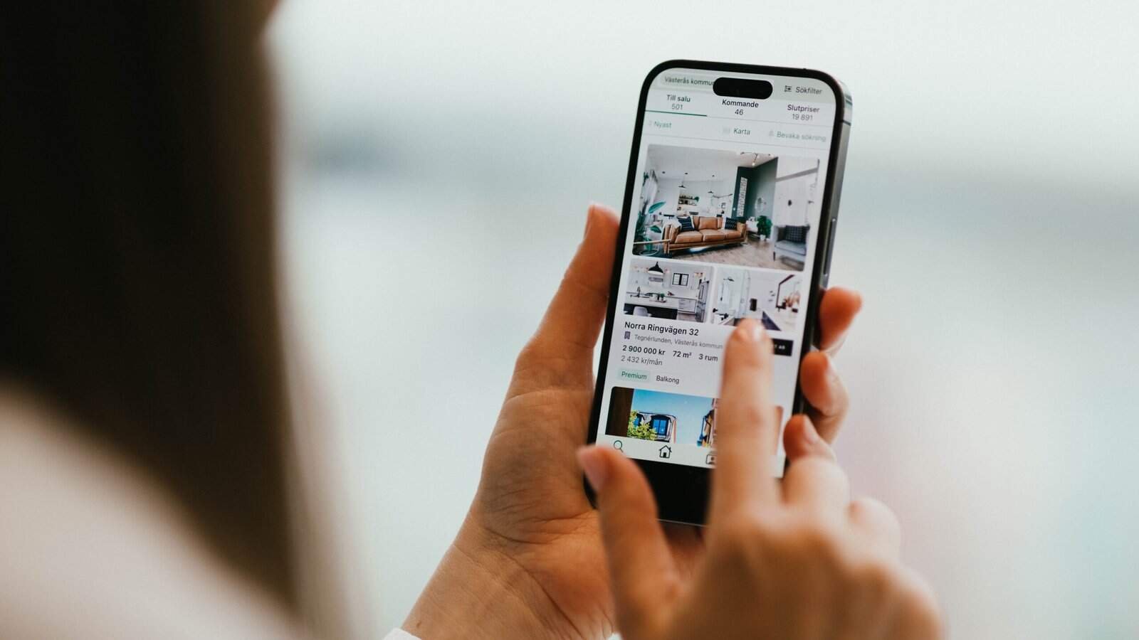 iPhone üzerinden Hemnet'te bir ev anonsu inceleniyor