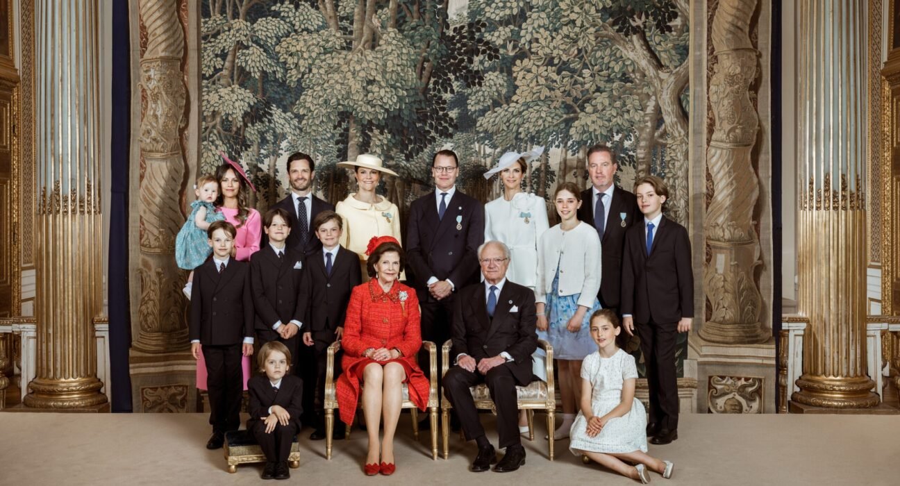 DD.MM. Konungen och Drottningen med den Kungl. Familjen under firandet av Kungaparets 50-åriga bröllopsdag, lördagen den 13 juni 2026.