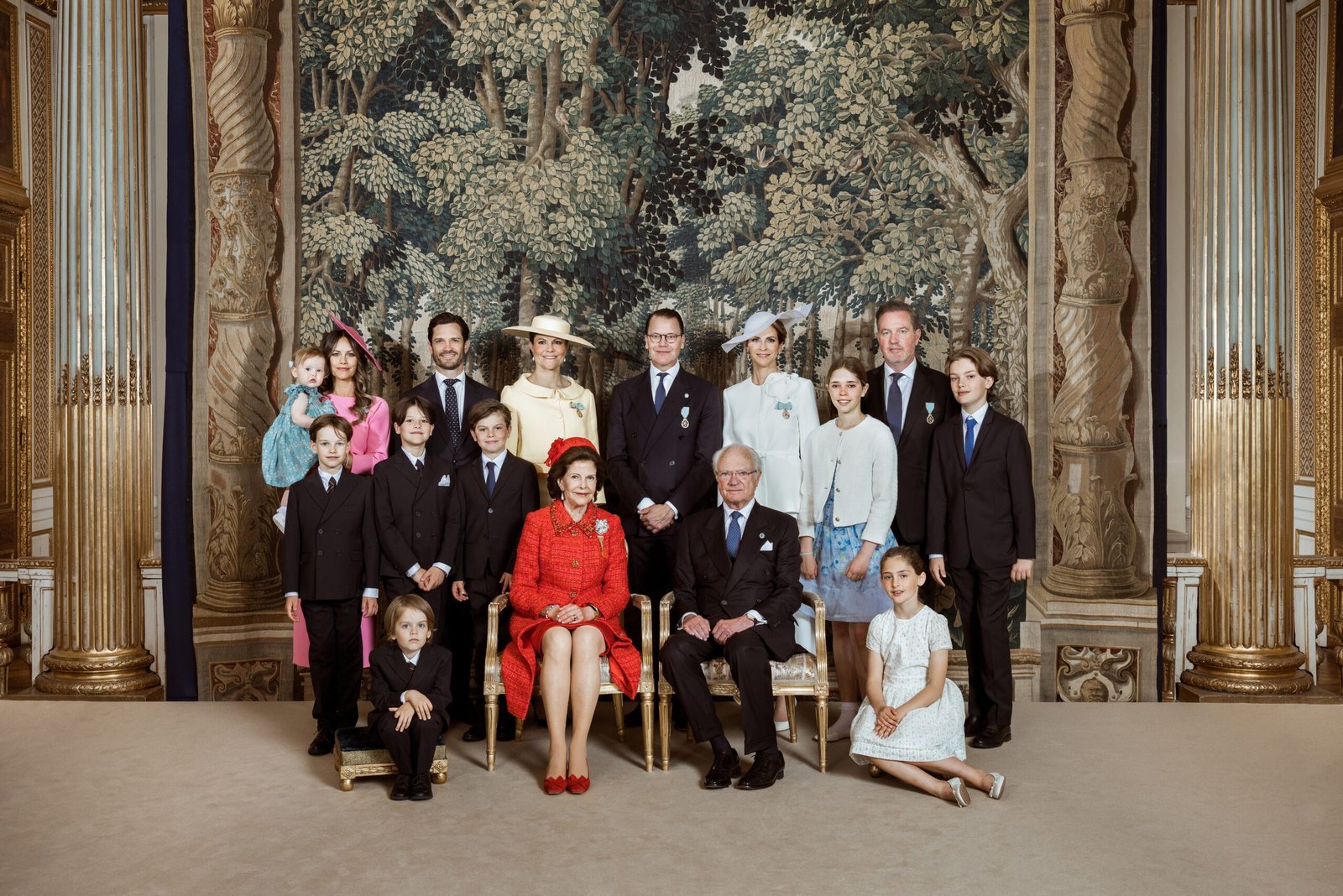 DD.MM. Konungen och Drottningen med den Kungl. Familjen under firandet av Kungaparets 50-åriga bröllopsdag, lördagen den 13 juni 2026.